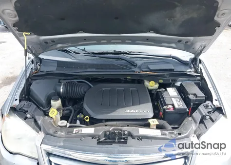 2013 Chrysler Town & Country Touring z USA, uszkodzony, nr VIN 2C4RC1BGXDR665255